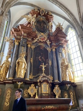 Oltář v bazilice Navštívení Panny Marie
